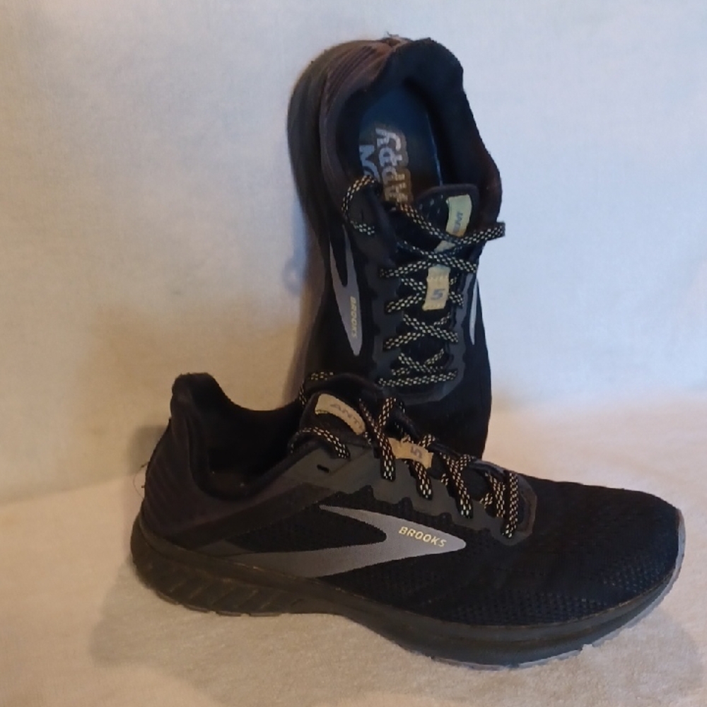Brooks Black and Gray Athletic Shoes Anthem 5 Size 6.5